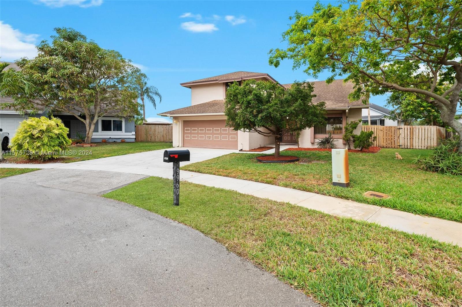 9960 SW 14th St, Pembroke Pines, Florida 33025, 4 Bedrooms Bedrooms, ,3 BathroomsBathrooms,Residential,For Sale,9960 SW 14th St,A11575729
