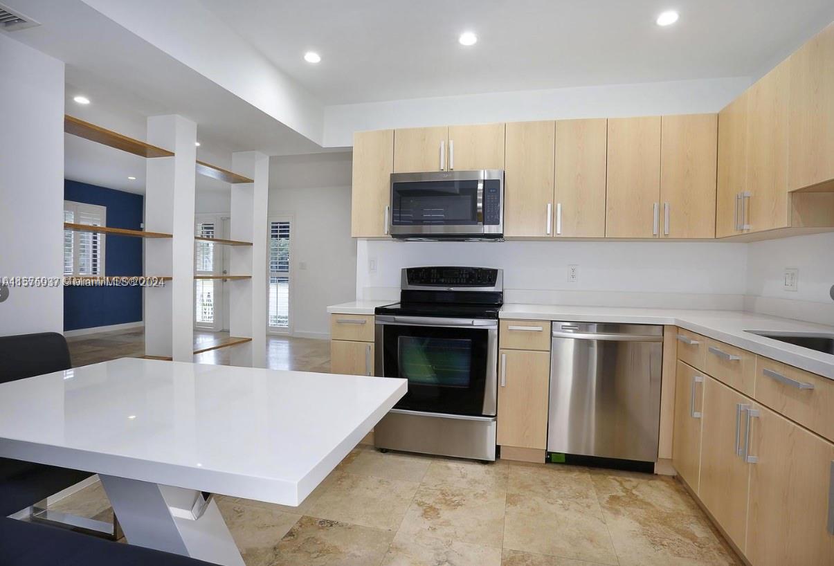 3940 Segovia St 3940, Coral Gables, Florida 33134, 2 Bedrooms Bedrooms, ,2 BathroomsBathrooms,Residentiallease,For Rent,3940 Segovia St 3940,A11575937