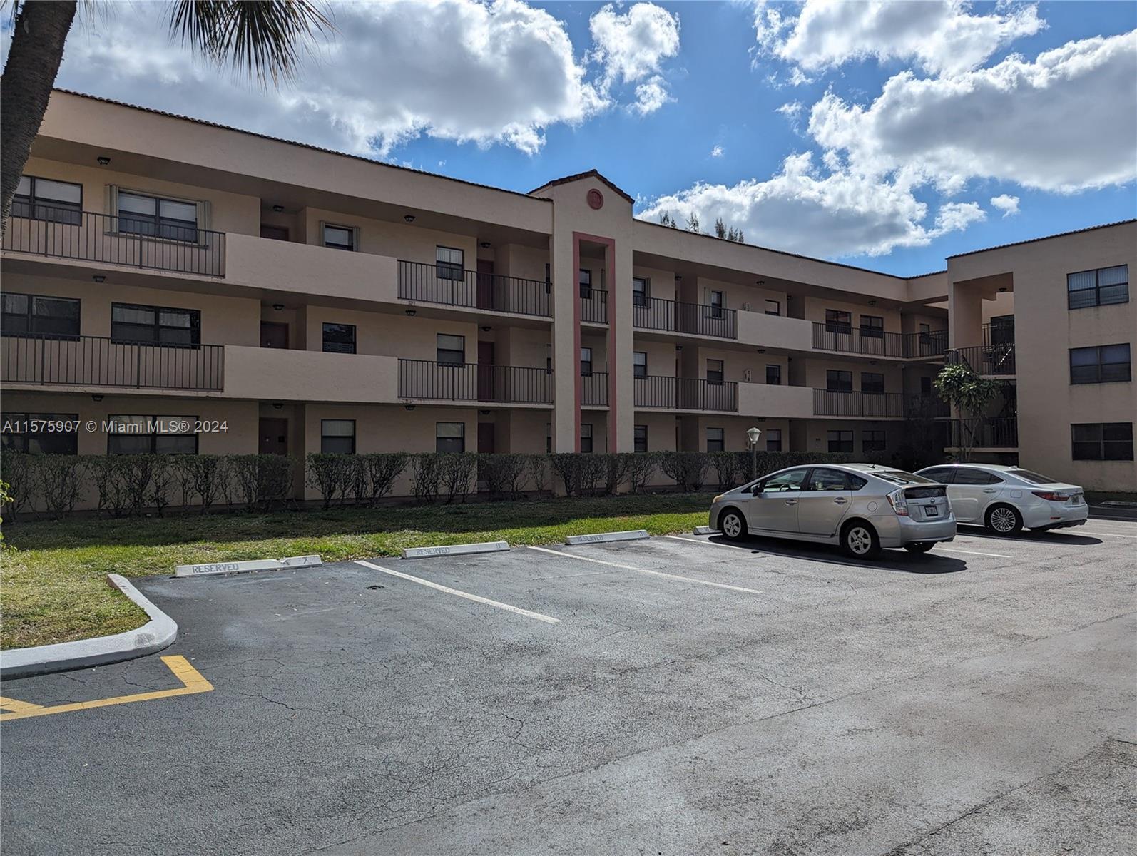 3400  Foxcroft Rd #215 For Sale A11575907, FL