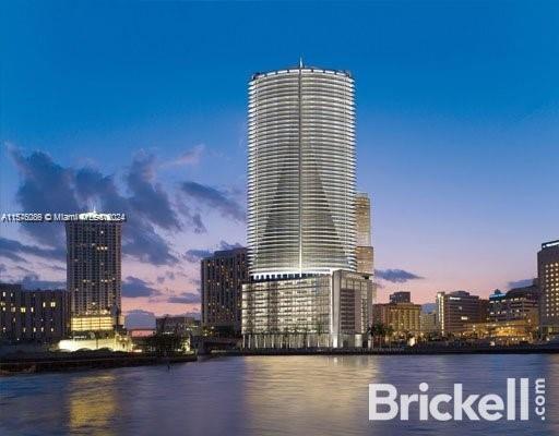 Gorgeous city and canal views. Luxury spacious furnished 1 bed, 1.5 bath condo along the Miami waterfront at the prestigious EPIC Residences. Unit includes parking, laundry, Wi-Fi/cable.  Oversized balcony, Italian floors, quartz countertops and top-of-the-line appliances from Miele, Sub-Zero and Electrolux.  Master bathroom boasts an oversized jacuzzi tub with rain shower, double sinks and designer cabinetry. EPIC is home to Miami's top restaurants, rooftops and spas, including ZUMA, Area 31 and Exhale. Hotel amenities, room service, gym and 5 rooftop pools overlooking the ocean and city at an ideal location. Brickell has to offer and 1 block from Whole Foods. Rent minimum 30 days, Rent after 4 moths will be charged additional rental payment. 3 ,  6 month rent. or 1 year.