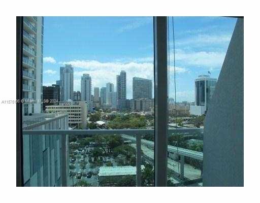 Contemporary design loft apartment in the South Tower. Two bedrooms/two bathrooms with great city views of
Downtown Miami and Brickell area. Primary bedroom upstairs open to below. Secondary bedroom on the main floor. Marble flooring throughout. Bedrooms are located on the upper level. Located in the very heart of the Brickell area and walking distance to the top restaurants, shopping, metro rail and more.
