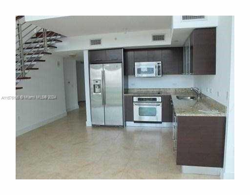 41 SE 5th St 802, Miami, Florida 33131, 2 Bedrooms Bedrooms, ,2 BathroomsBathrooms,Residentiallease,For Rent,41 SE 5th St 802,A11576106