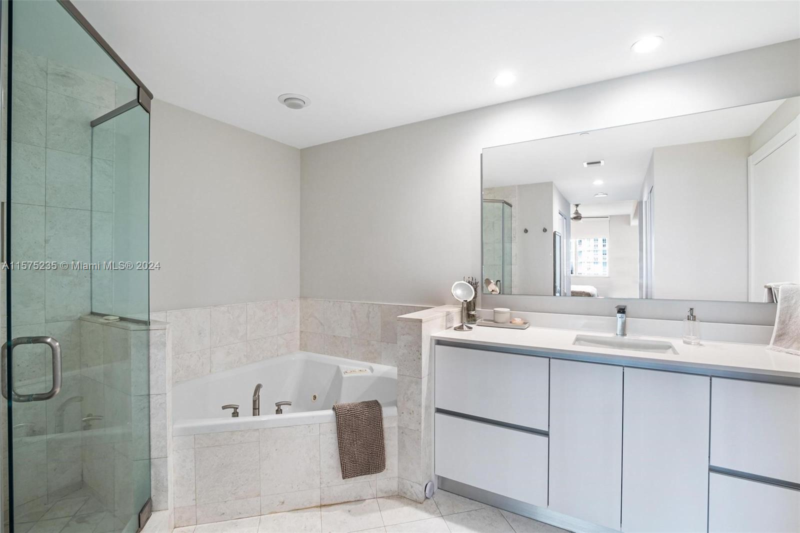901 Brickell Key Blvd 905, Miami, Florida 33131, 2 Bedrooms Bedrooms, ,2 BathroomsBathrooms,Residential,For Sale,901 Brickell Key Blvd 905,A11575235