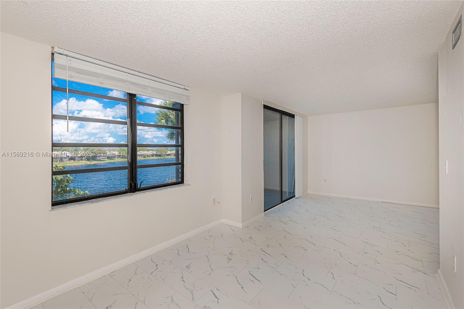 1100 Colony Point Cir 208, Pembroke Pines, Florida 33026, 1 Bedroom Bedrooms, ,2 BathroomsBathrooms,Residential,For Sale,1100 Colony Point Cir 208,A11569216