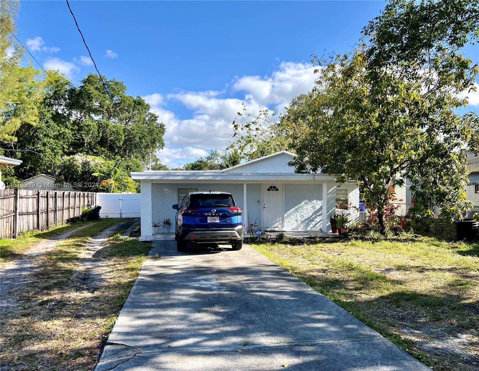 5803  Buchanan St  For Sale A11576339, FL