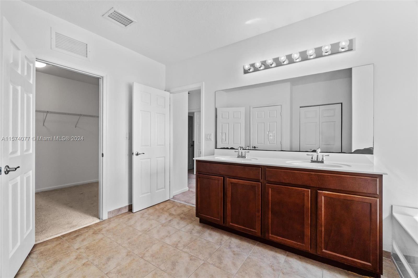 617 SE 31st Ave, Homestead, Florida 33033, 5 Bedrooms Bedrooms, ,3 BathroomsBathrooms,Residentiallease,For Rent,617 SE 31st Ave,A11574077