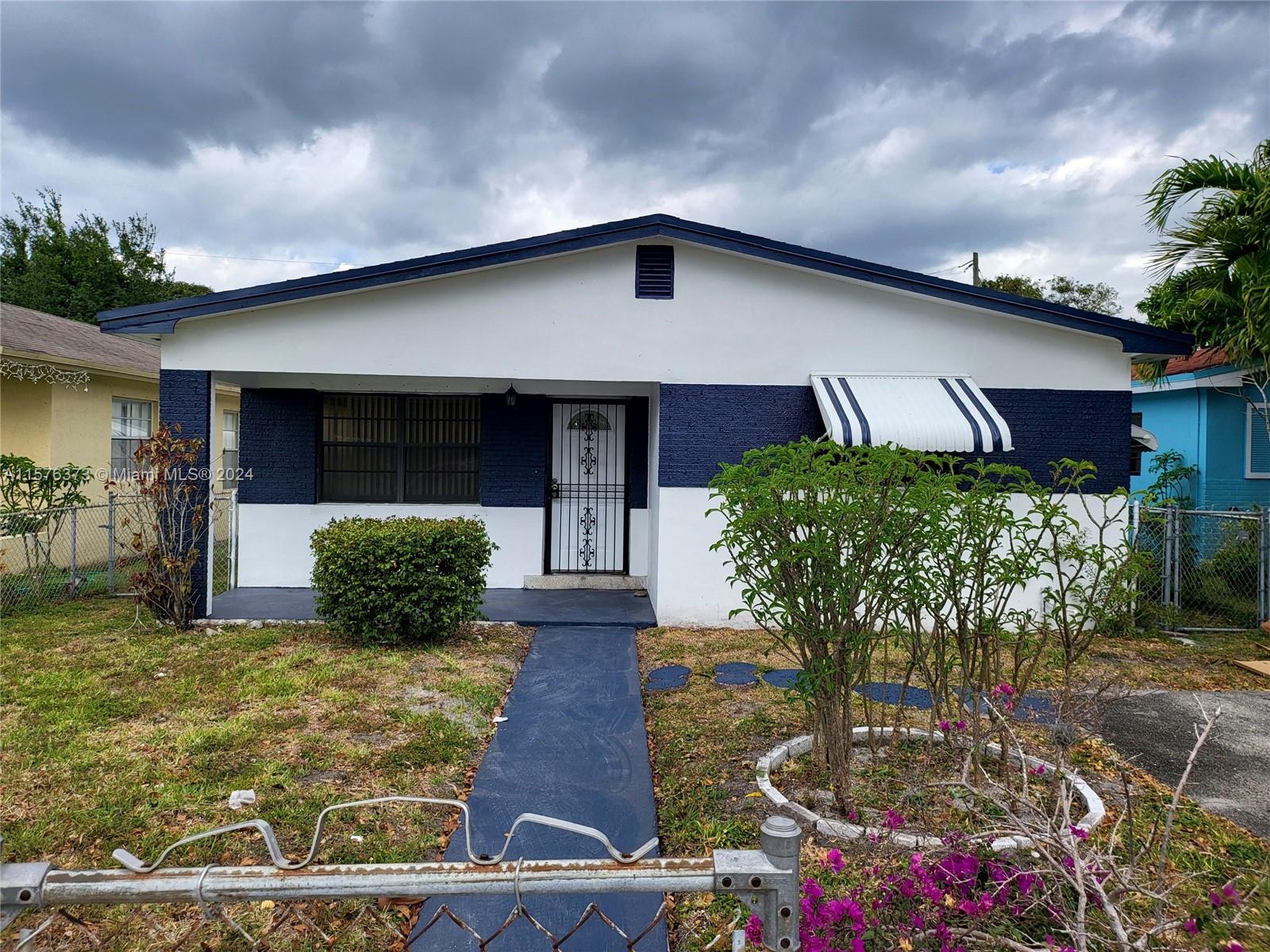 Undisclosed For Sale A11576373, FL