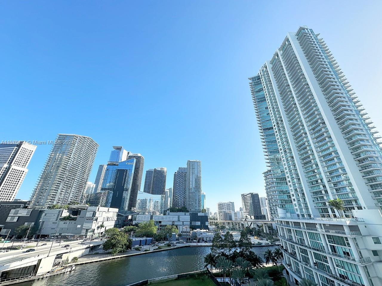 ***INCREDIBLE!!***PRIME DOWNTOWN/BRICKELL LOCATION!!!***PREMIER WIND CONDO LUXURY LIVING AT ITS BEST!!***EASY WALK TO RENOWN CITY CENTRE!!***THIS UNIT HAS IT ALL: AMAZING VIEWS, SPACIOUS LIVING ROOM WITH SEPARATE DINING AREA AND LARGE BEDROOM, TOP OF THE LINE FINISHES PLUS HIGH CEILINGS AND GETS A LOT OF LIGHT!!****LARGE ONE BEDROOM ONE BATH!!!***AMAZING CITY AND RIVER VIEWS!** *UNIT OFFERS HIGH END KITCHEN!!***TOP OF THE LINE APPLIANCES!***HUGE BALCONY!!**POOL, GYM, SPA, DOORMAN, LOUNGE, PARKING, AND MORE!!!*** STEPS AWAY FROM WHOLE FOODS, BAYFRONT PARK AND THE RIVER/WATERFRONT!!! GREAT INVESTMENT OPORTUNITY **** CABLE AND WIFI INTERNET ADDITIONAL $175 A MONTH.