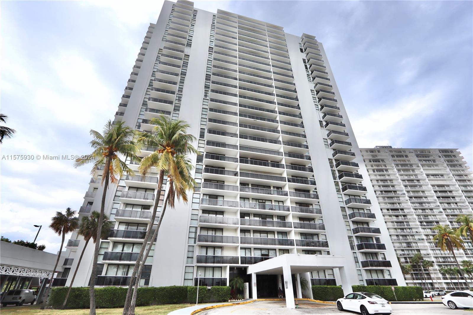 3675 N Country Club Dr #401 For Sale A11575930, FL
