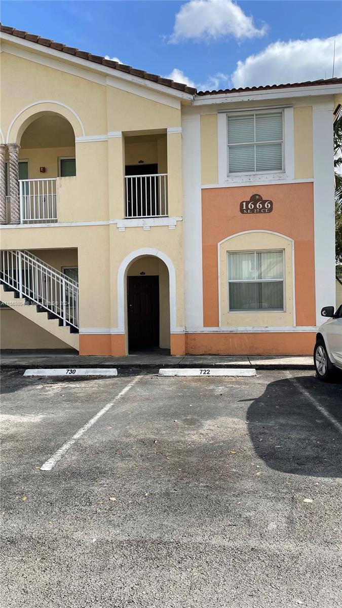 1666 SE 27th Ct 100, Homestead, Florida 33035, 3 Bedrooms Bedrooms, ,2 BathroomsBathrooms,Residentiallease,For Rent,1666 SE 27th Ct 100,A11569804