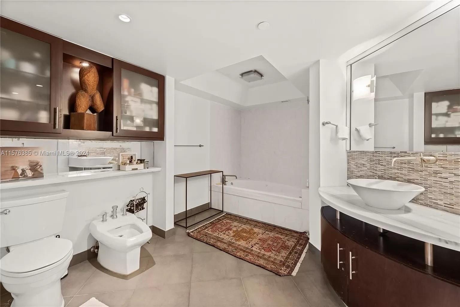 5757 Collins Ave 2006, Miami Beach, Florida 33140, 3 Bedrooms Bedrooms, ,2 BathroomsBathrooms,Residentiallease,For Rent,5757 Collins Ave 2006,A11576385