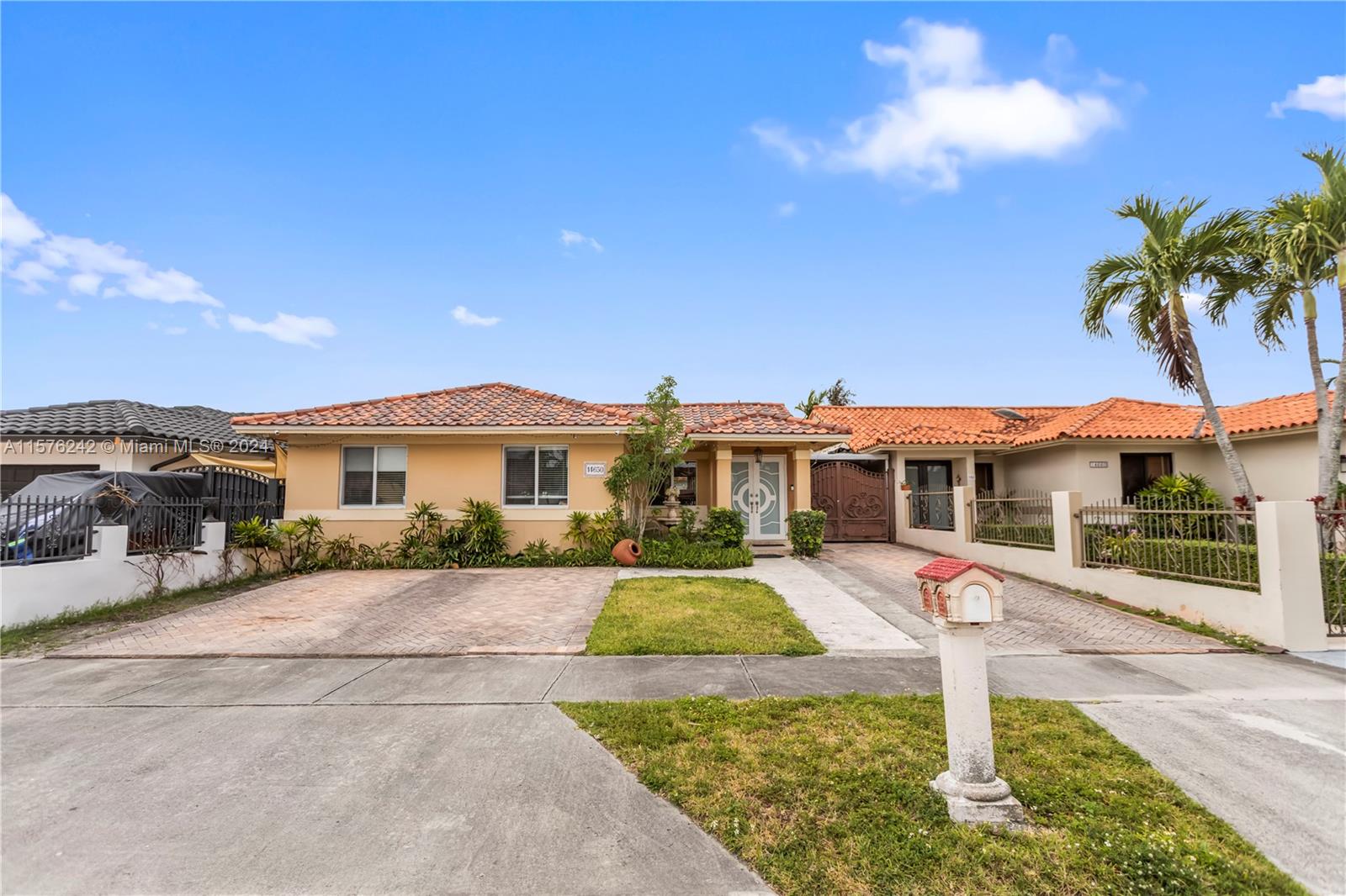 14650 SW 49th St  For Sale A11576242, FL