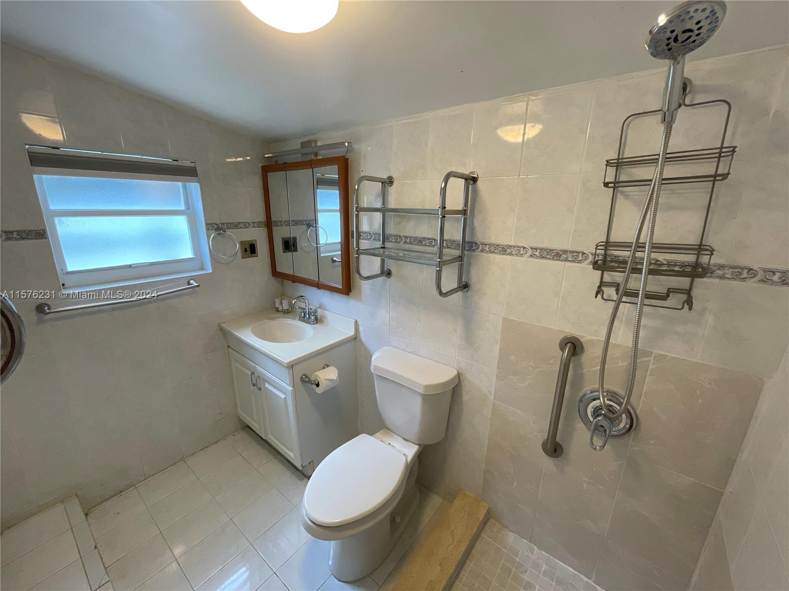3157 SW 17th St B, Miami, Florida 33145, 1 Bedroom Bedrooms, ,1 BathroomBathrooms,Residentiallease,For Rent,3157 SW 17th St B,A11576231