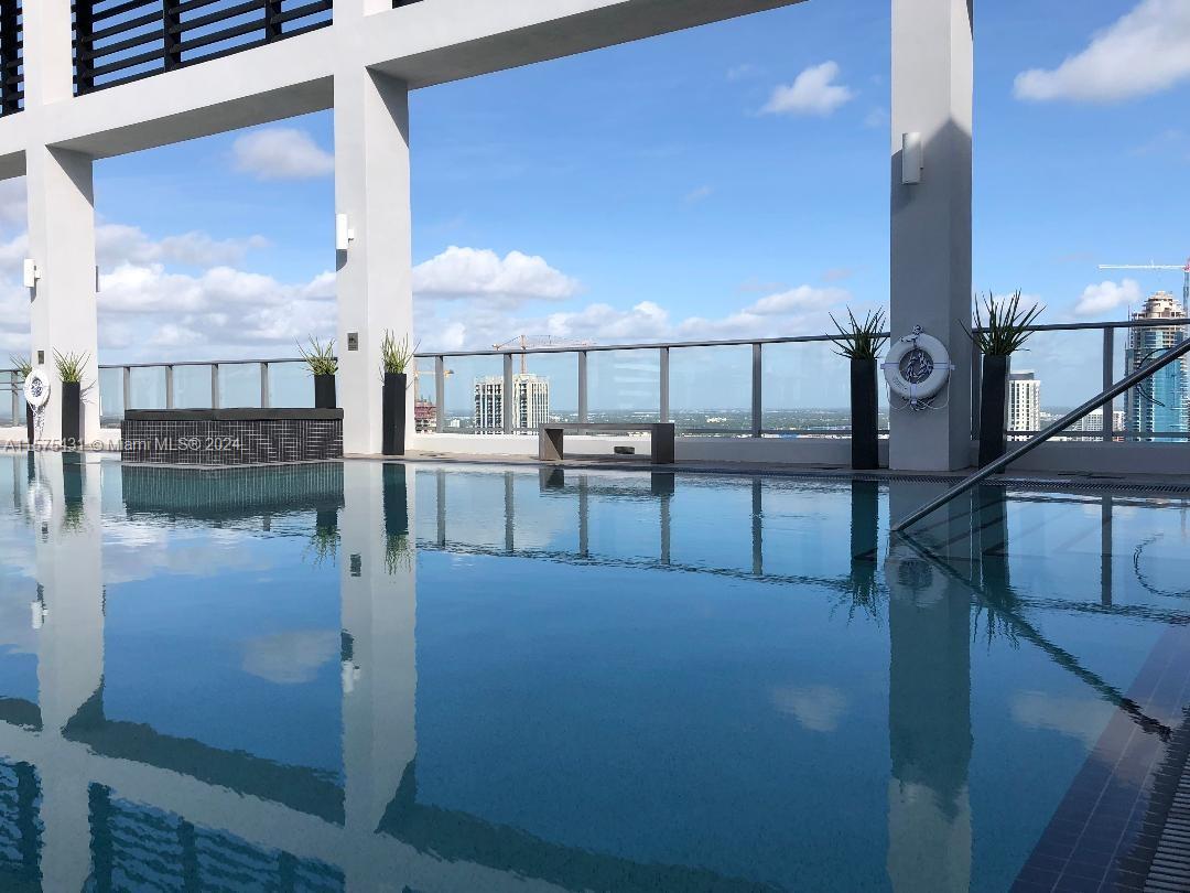 Beautiful condo in Downtown. Great location close to Whole Foods, Brickell Ave., Bayfront park and Metro Mover. High Ceiling unit with Italian Kitchen and Stone countertops. Common areas designed by Ives Behar with a raw Industrial Design. Roof top pool with 360 degree views, skyline lounge, health club and recreational area.