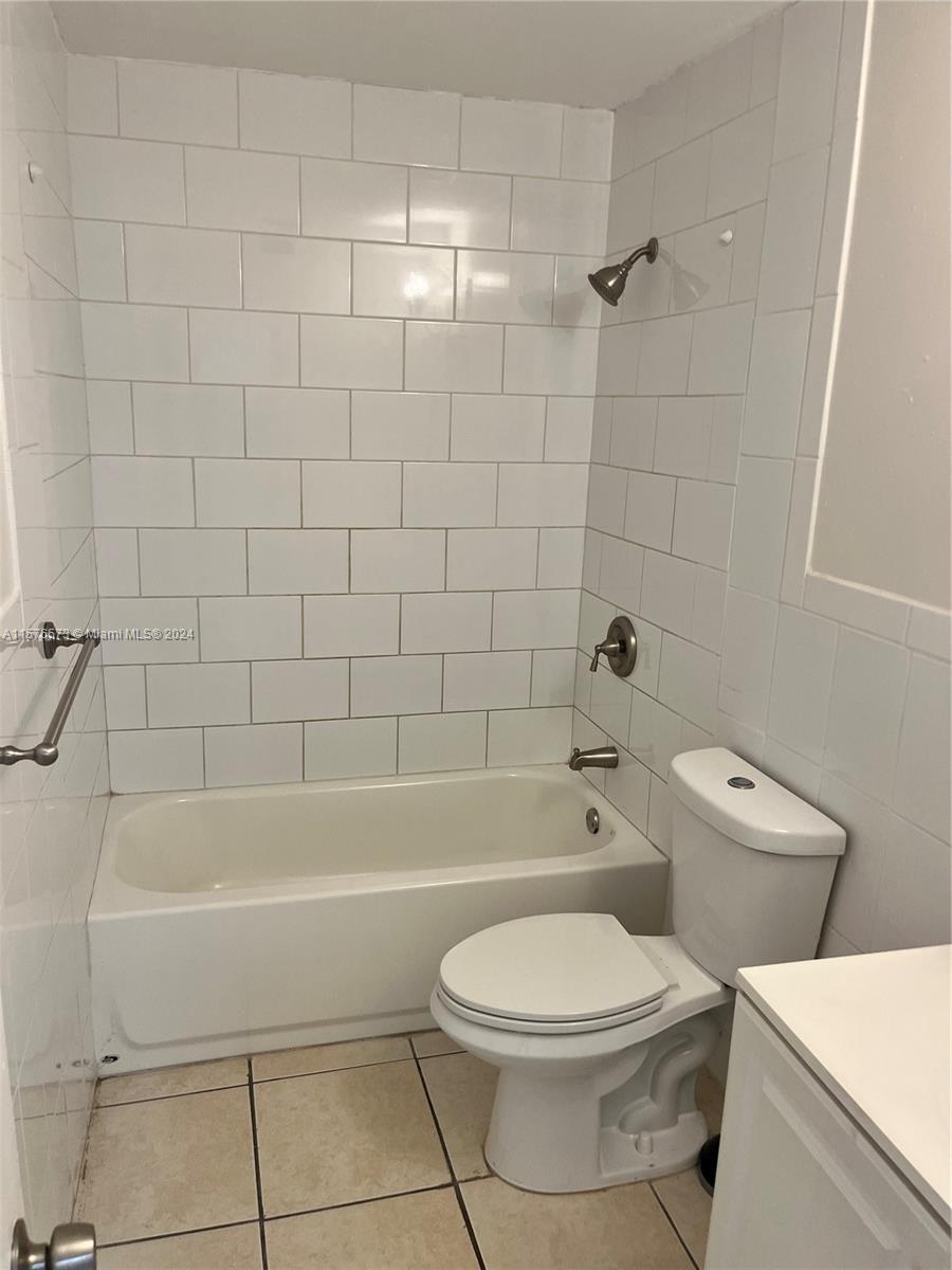4601 SW 32nd Ave A2, Dania Beach, Florida 33312, 2 Bedrooms Bedrooms, ,1 BathroomBathrooms,Residentiallease,For Rent,4601 SW 32nd Ave A2,A11576573