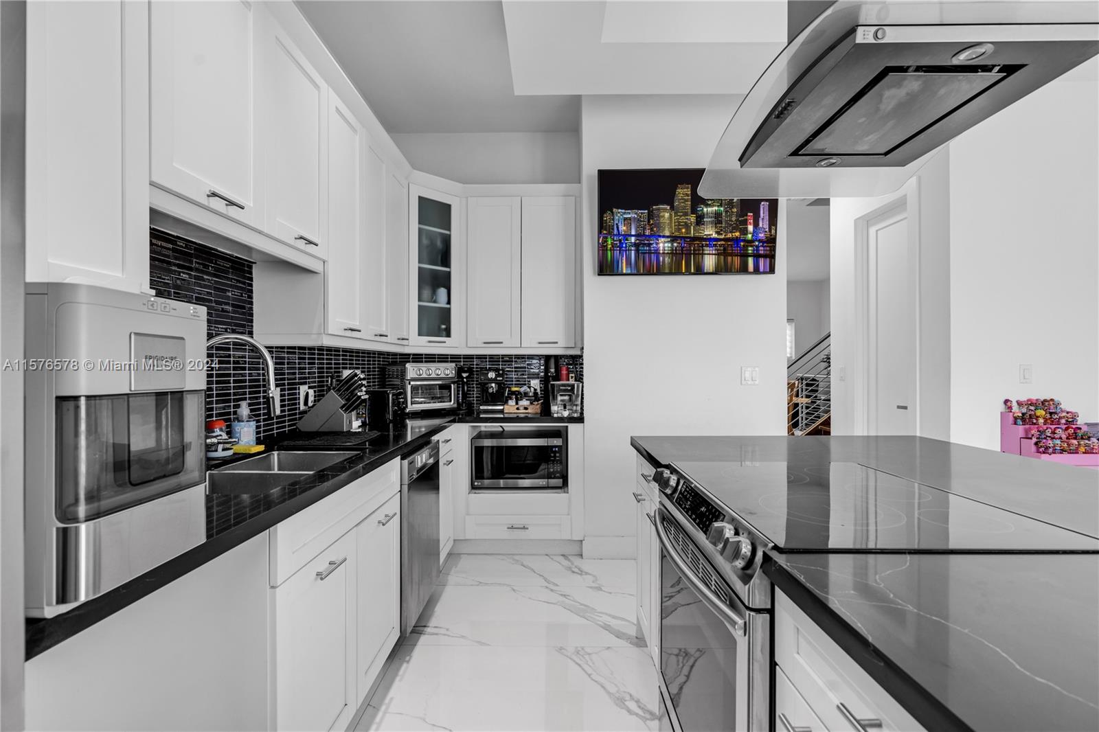 9137 NW 33rd St, Doral, Florida 33172, 4 Bedrooms Bedrooms, ,3 BathroomsBathrooms,Residential,For Sale,9137 NW 33rd St,A11576578
