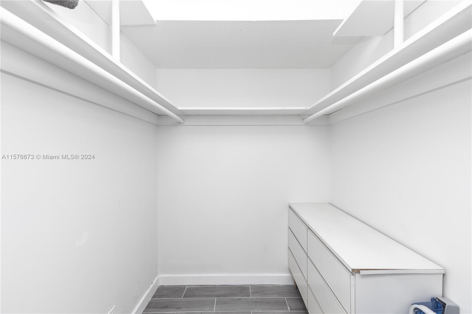 1670 Lincoln Ct 3C, Miami Beach, Florida 33139, 1 Bedroom Bedrooms, ,1 BathroomBathrooms,Residentiallease,For Rent,1670 Lincoln Ct 3C,A11576673