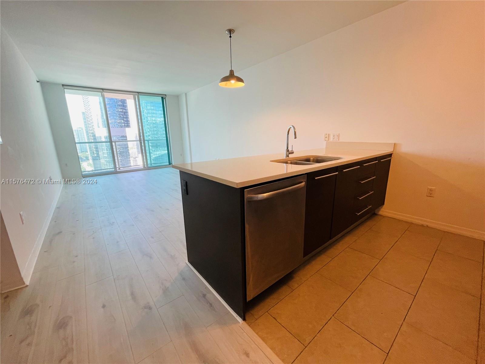 Located in the heart of the financial district, right on Brickell Ave. Premium Italian cabinetry, quartz counter tops and stainless steel appliances. Fantastic amenities including 42nd floor rooftop pool deck offering incredible bay and downtown views, fully equipped gym, sauna, theater room, business center, party room, pool table and lounge . Close to the finest restaurants in Brickell & the newest mall Brickell City Centre .Water, basic cable and internet included.