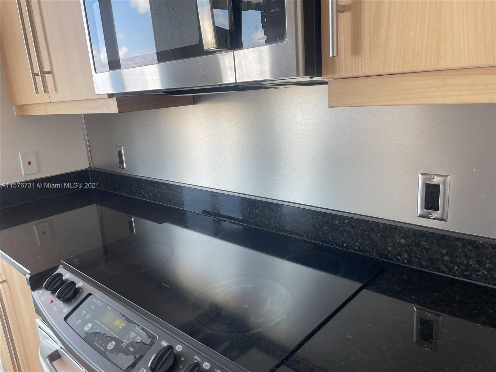 7600 Collins Ave 600, Miami Beach, Florida 33141, 2 Bedrooms Bedrooms, ,2 BathroomsBathrooms,Residentiallease,For Rent,7600 Collins Ave 600,A11576731