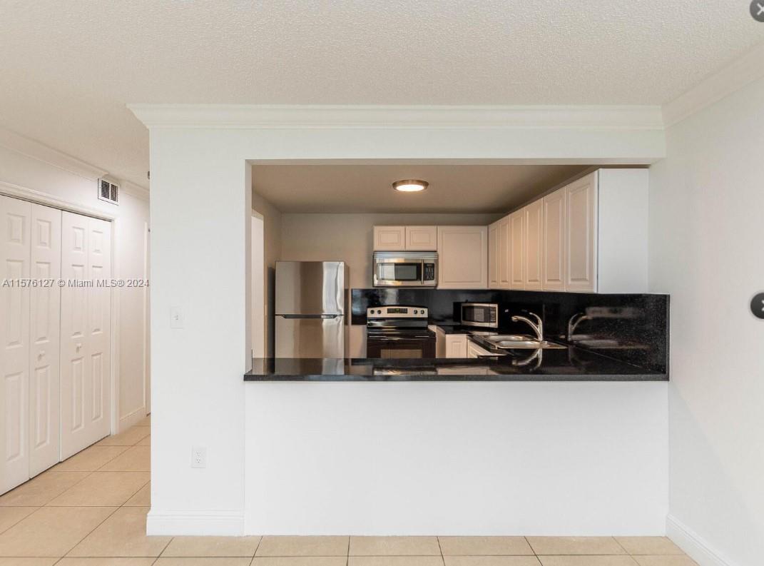 6930 Miami Gardens Dr 1-215, Hialeah, Florida 33015, 1 Bedroom Bedrooms, ,1 BathroomBathrooms,Residentiallease,For Rent,6930 Miami Gardens Dr 1-215,A11576127