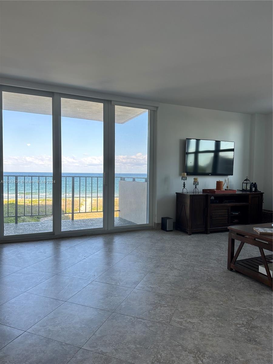 1900 S Ocean Blvd 3E, Lauderdale By The Sea, Florida 33062, 2 Bedrooms Bedrooms, ,2 BathroomsBathrooms,Residentiallease,For Rent,1900 S Ocean Blvd 3E,A11575436