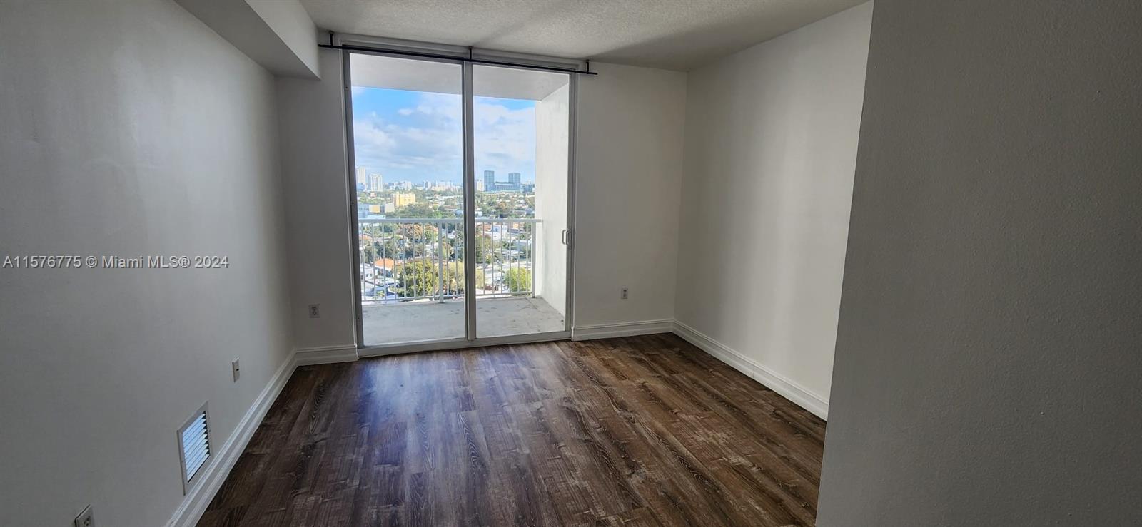 1 GLEN ROYAL PW 1406, Miami, Florida 33125, 1 Bedroom Bedrooms, ,1 BathroomBathrooms,Residentiallease,For Rent,1 GLEN ROYAL PW 1406,A11576775