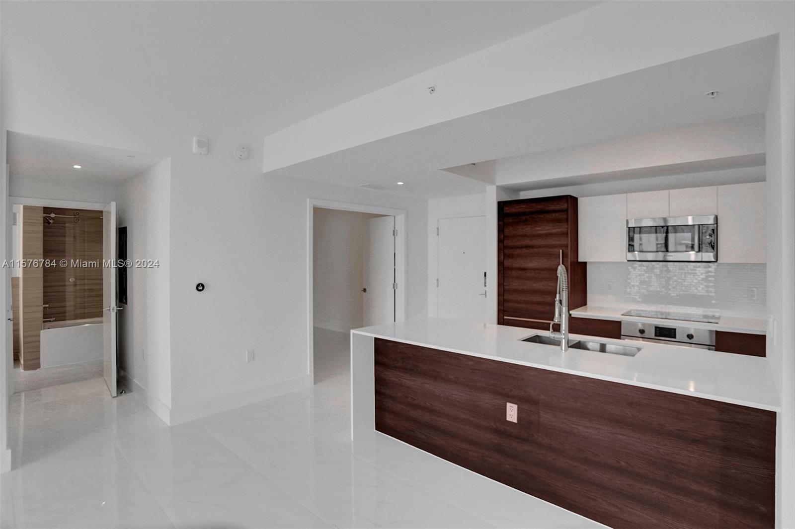 301 Altara Ave 830, Coral Gables, Florida 33146, 1 Bedroom Bedrooms, ,1 BathroomBathrooms,Residentiallease,For Rent,301 Altara Ave 830,A11576784