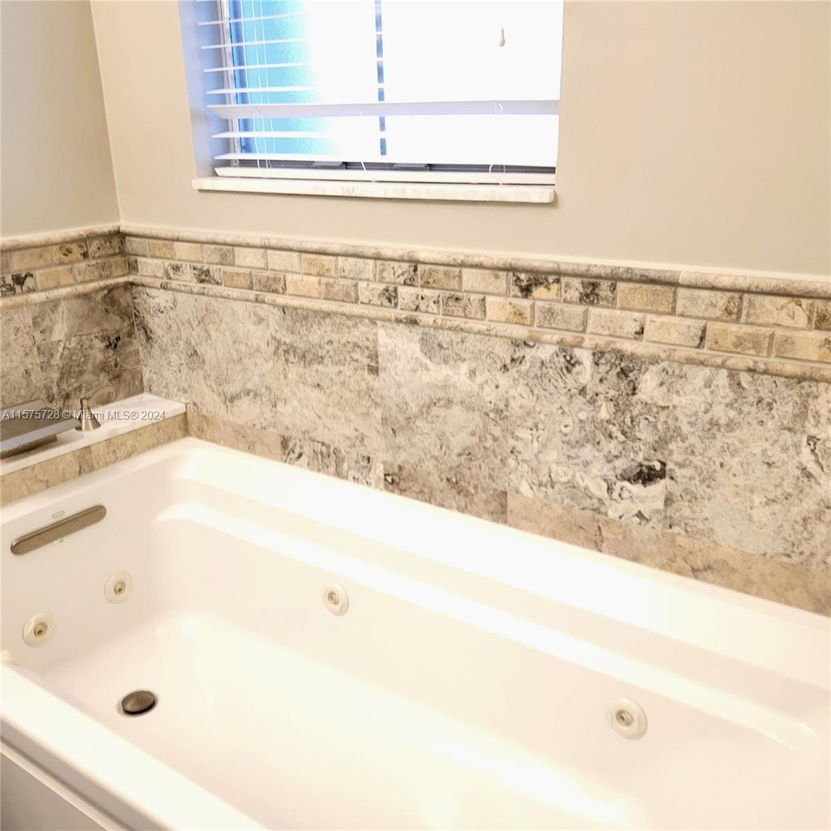 FIRST FLOOR BATHROOM