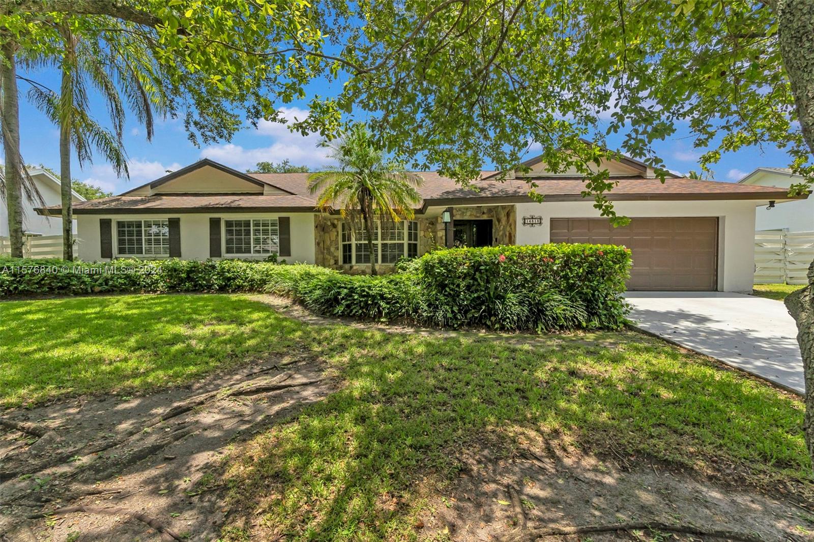 14818 SW 153 Place  For Sale A11576840, FL