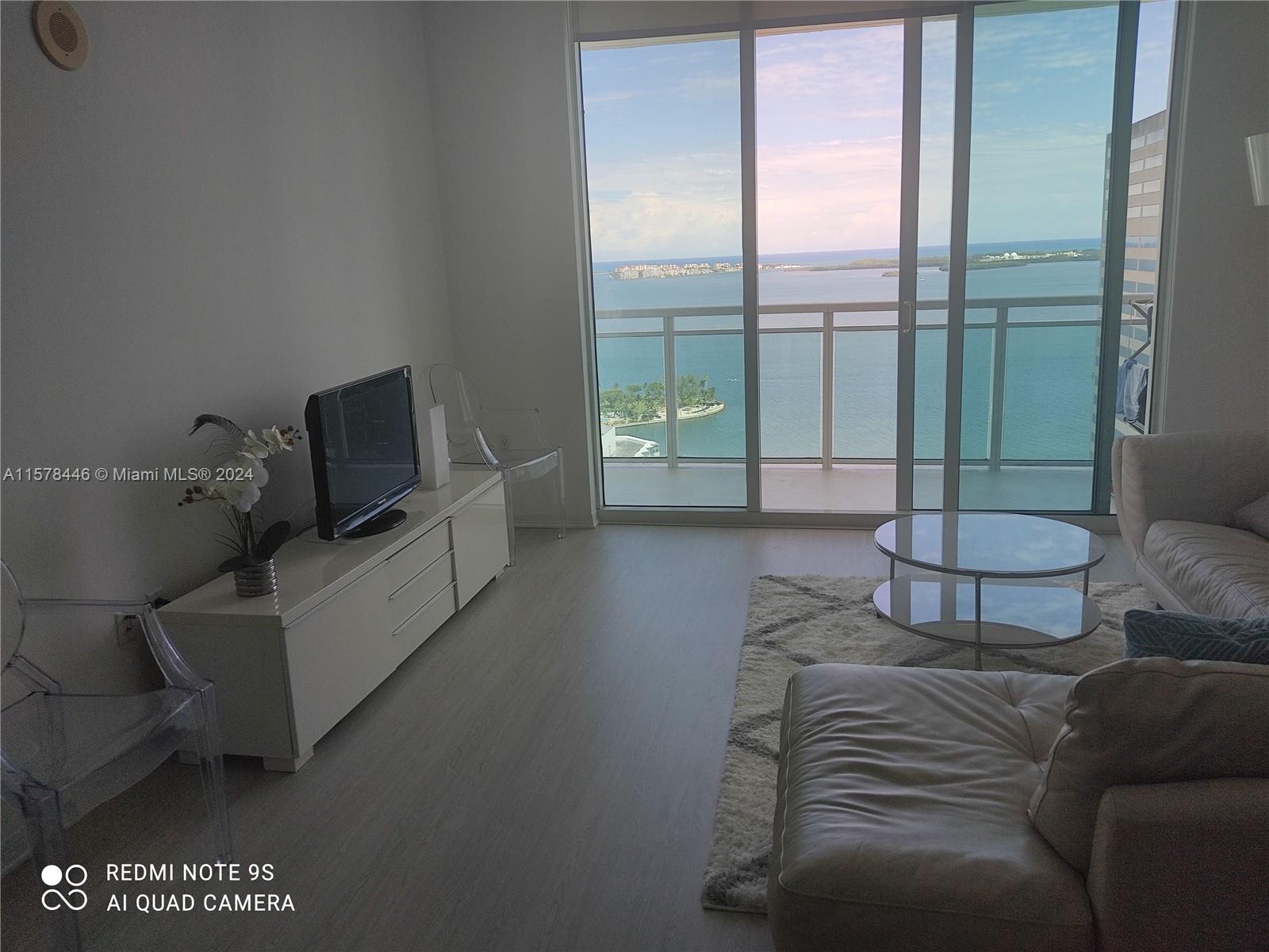 AMAZING VIEWS FROM THIS FURNISHED 1 BED/ 1 BATH APARTAMENT IN PLAZA. One of the most desirable one bedroom units in one of the most desirable buildings in Brickell. Perfect location as you have a certain calm of Brickell Bay Drive but on the other side of the building you have the busy Brickell Avenue with walking distance to docents of restaurants and shops. The Building has everything you need, with 2 large pools in a beautiful pool area with Jacuzzi and Zen garden. Gyms, Sauna, business center, etc... Unit could be rented for a lower period but at a higher rate. Unit comes with a parking space assigned in the 4th floor.