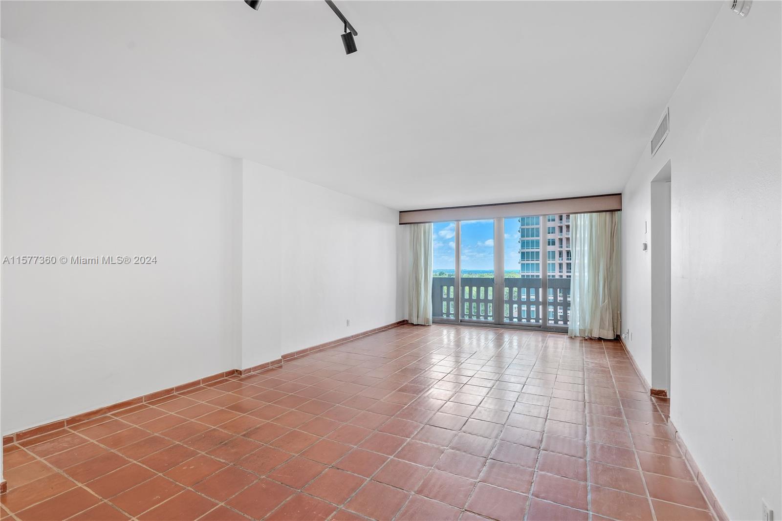 90 Edgewater Dr #908, Coral Gables FL 33133