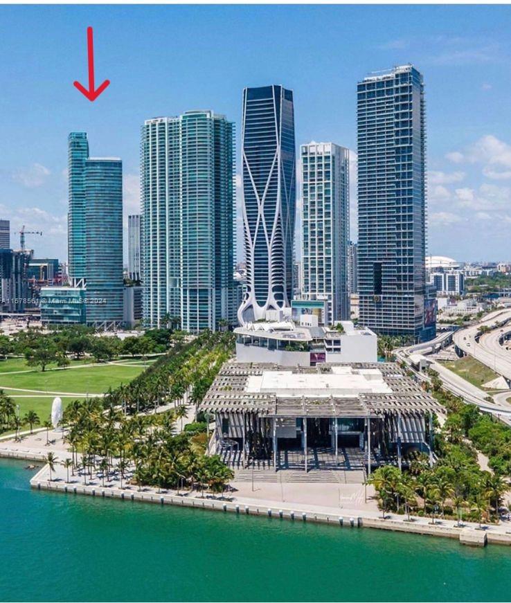 Gorgeous 2Bed/2Bath in the new Downtown/A&E area with bay and skyline views from a large balcony. Open Kitchen with Island and stainless steel appliances. Great building amenities including 2 heated swimming pools, hot tub, fitness center, BBQ area, sand volleyball court, business center, 24-hr concierge and valet parking. Walking distance to Miami's finest Museum Park, minutes away from Brickell and next to highways to Miami Beach and Miami International airport.