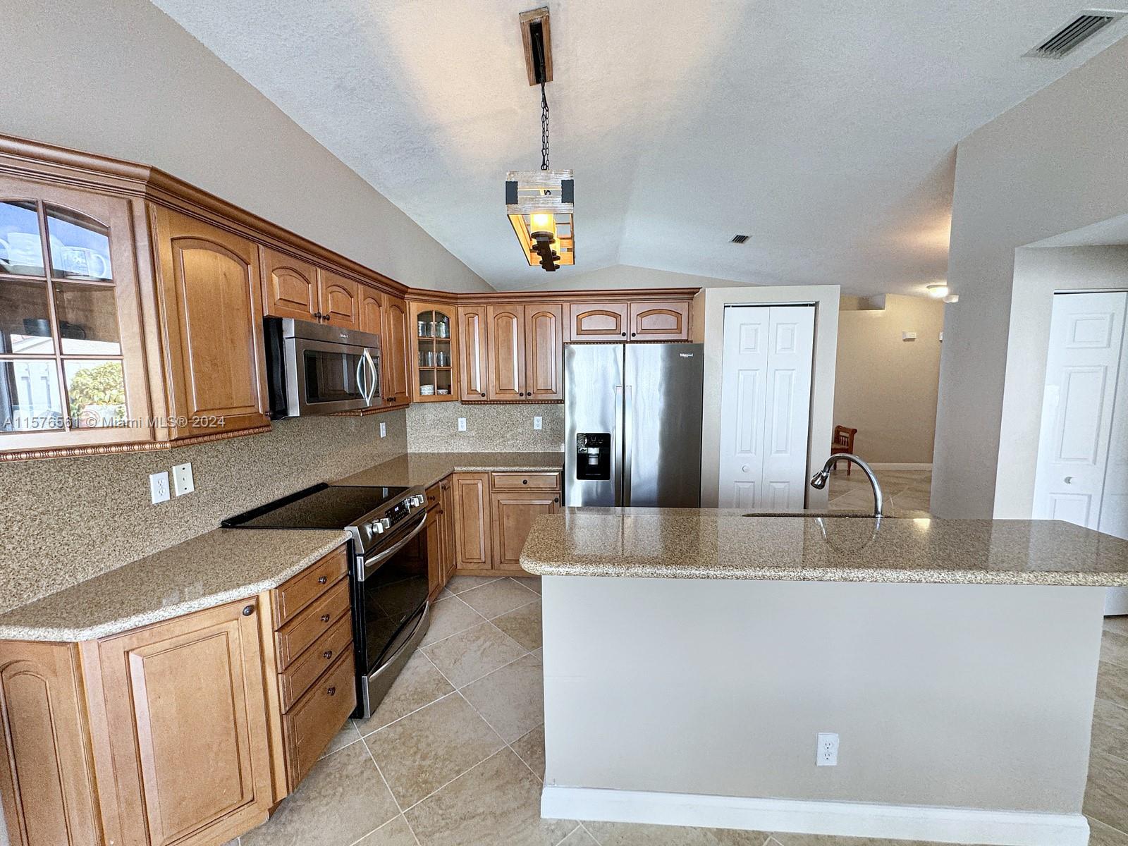 Listing Photo 10