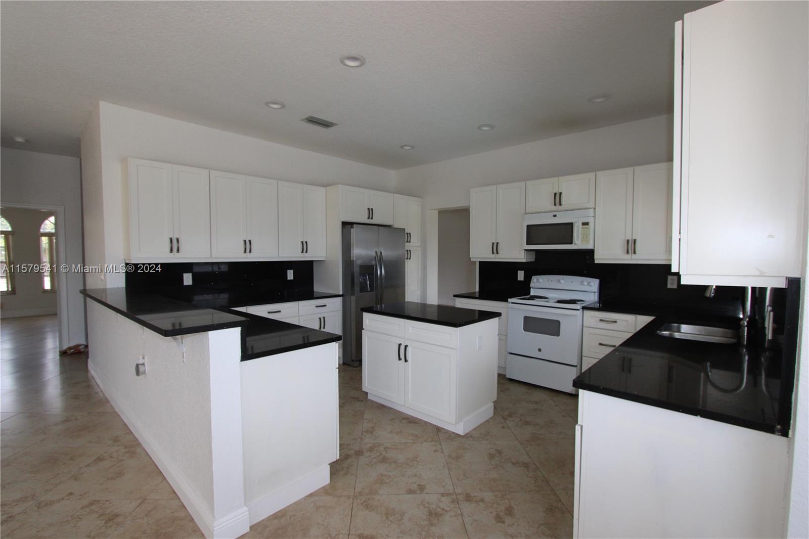 Listing Photo 11