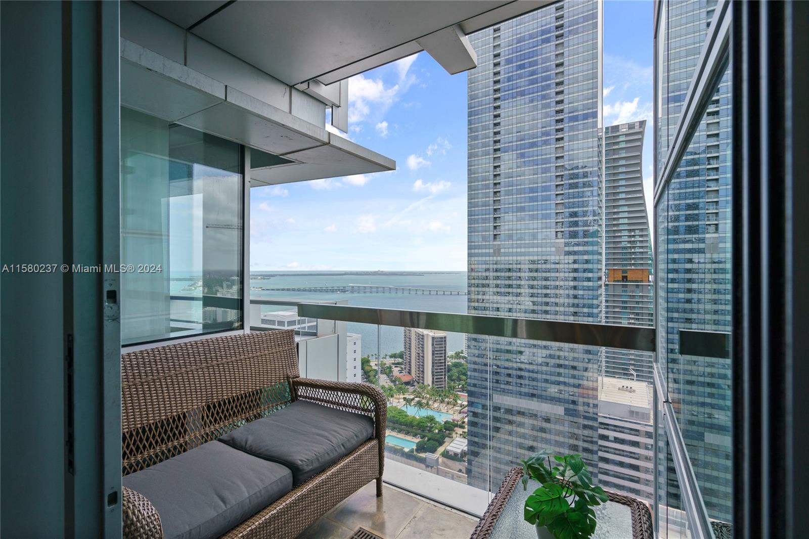 BEAUTIFUL 2 BED 2  BATH CORNER UNIT. AMAZING 360 VIEW TOWARDS BISCAYNE BAY AND BRICKELL AVENUE. THE UNIT IS  FULLY FURNISHED WITH 2 PARKING SPACES. THE NEWLY RENOVATED AKA HOTEL INCLUDES GYM, SPA, AND SWIMMING POOL. ENJOY THE RESTAURANT AND BAR ON THE 25TH FLOOR, ADRIFT MARE, FROM THE MICHELIN STARRED CHEF DAVID MYERS. COME LIVE IN THE HEART OF BRICKELL STEPS AWAY FROM THE BEST RESTAURANTS, ENTERTAINMENT, AND TRANSPORTATION. * RENTAL TERM 6 MONTHS
