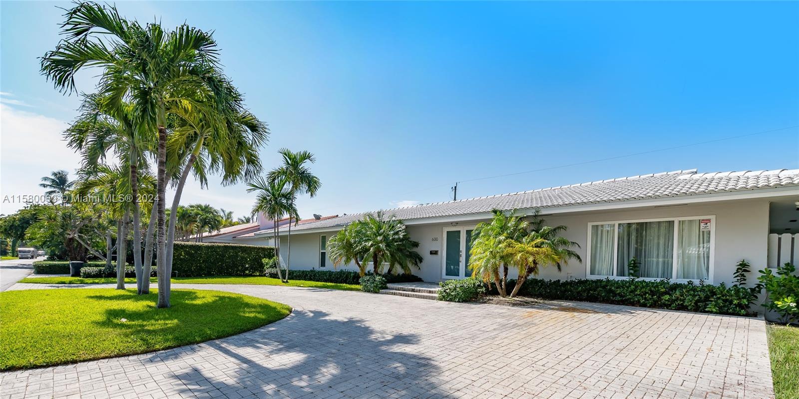 Enjoy exclusive Mashta Island living in this newly remodeled, non-elevated, 2,500 sq.ft. 4 bedroom/3-bathroom. Tenant occupied thru the end of May.  24 hrs. notice.  Appointment needed.