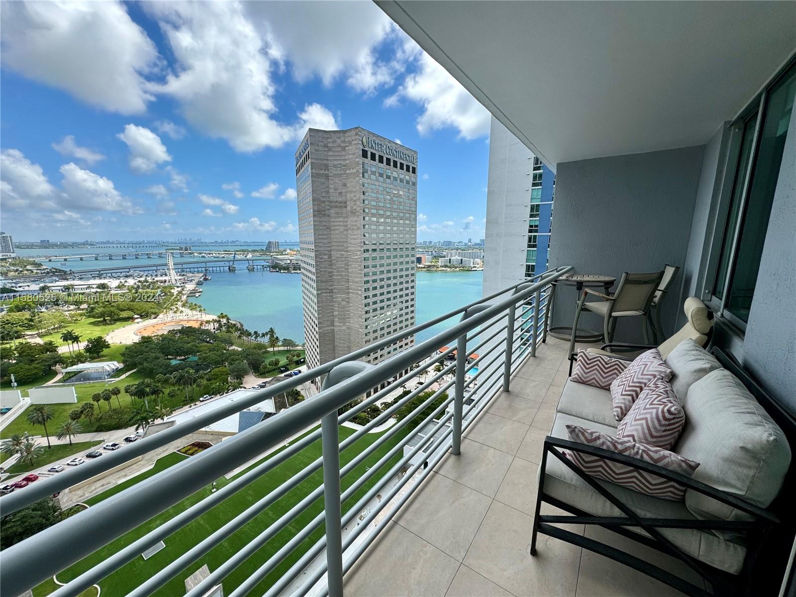 Newly renovated 1 bedroom, 1 bath in the heart of Downtown Miami, overlooking 
Biscayne Bay, Bayfront Park and Miami Skyline. Unit features stainless steel appliances, in-unit laundry, as well as an upgraded, spacious closet. Building amenities include: 2 gyms, sauna, 2 party rooms, conference rooms, convenience store with café, 24 hr security, valet, and concierge.  Centrally located, steps away from Hell's Kitchen, Whole Foods, Kaseya center, Bayside park, Brickell City Centre, Metromover, & Silverspot Movie Theater. Pool is currently under renovations. High Speed Internet, cable, & water included. 1 assigned garage parking included.

*Available furnished at a premium rental rate*