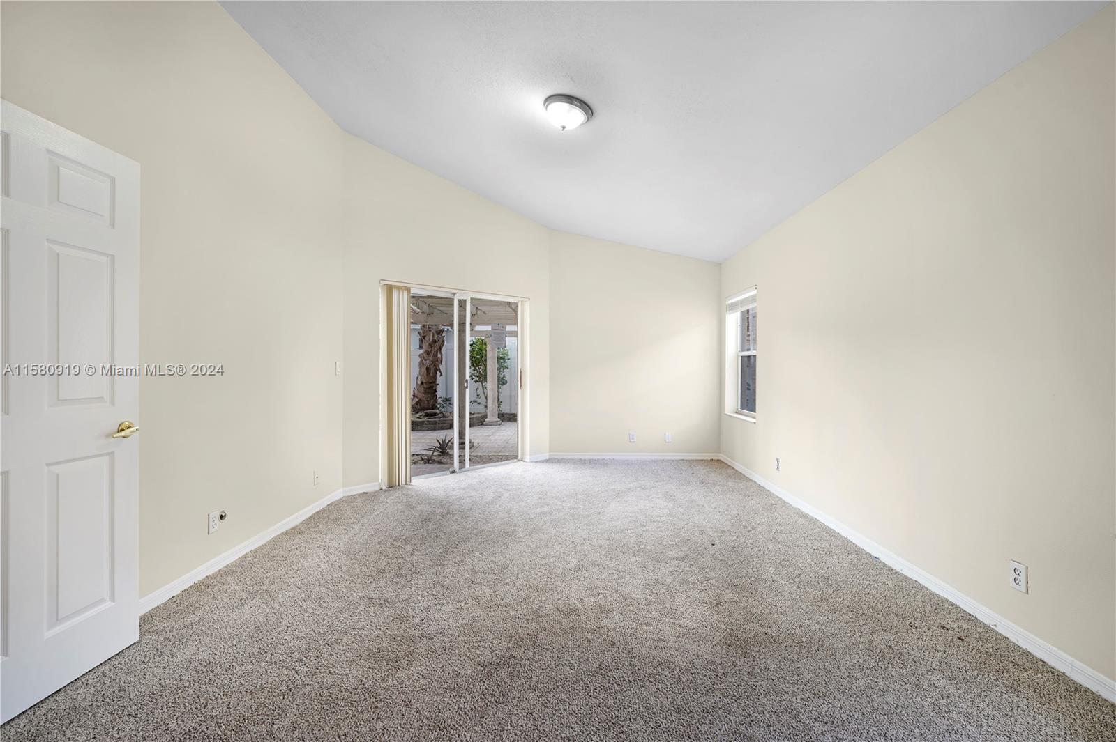 Listing Photo 12
