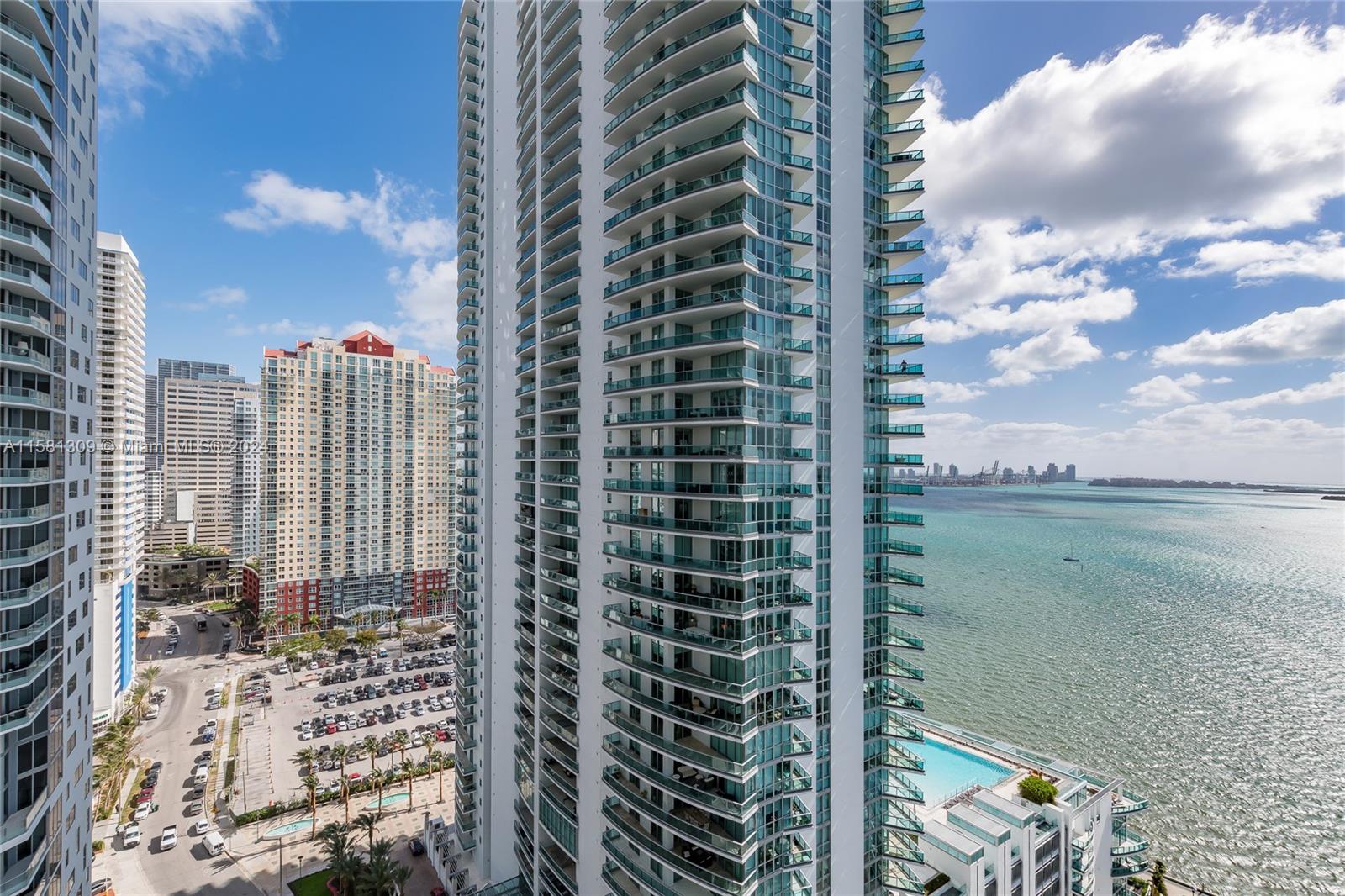 BRIGHT AND SPACIOUS UNIT WITH PANORAMIC VIEWS TO THE CITY AND THE BAY LOCATED AT GORGEOUS AND ELEGANT EMERALD AT BRICKELL BAY. LOCATED IN THE HEART OF BRICKELL FINANCIAL DISTRICT, THIS UNIT OFFERS WOOD AND MARBLE & WOOD (BEDROOMS) FLOORING THROUGHOUT, STAINLESS STEEL APPLIANCES, WALK IN CLOSETS, AND MUCH MORE. EXCLUSIVE EMERALD AT BRICKELL WITH ROOFTOP POOL, CLUB ROOM, FITNESS CENTER , BUSINESS CENTER, 24/7 SECURITY VALET PARKING AND MORE. WALK TO FINEST SHOPPING, RESTAURANTS, BANKING, ENTERTAINMENT AND MORE. ENJOY SE FLORIDA AT ITS BEST!