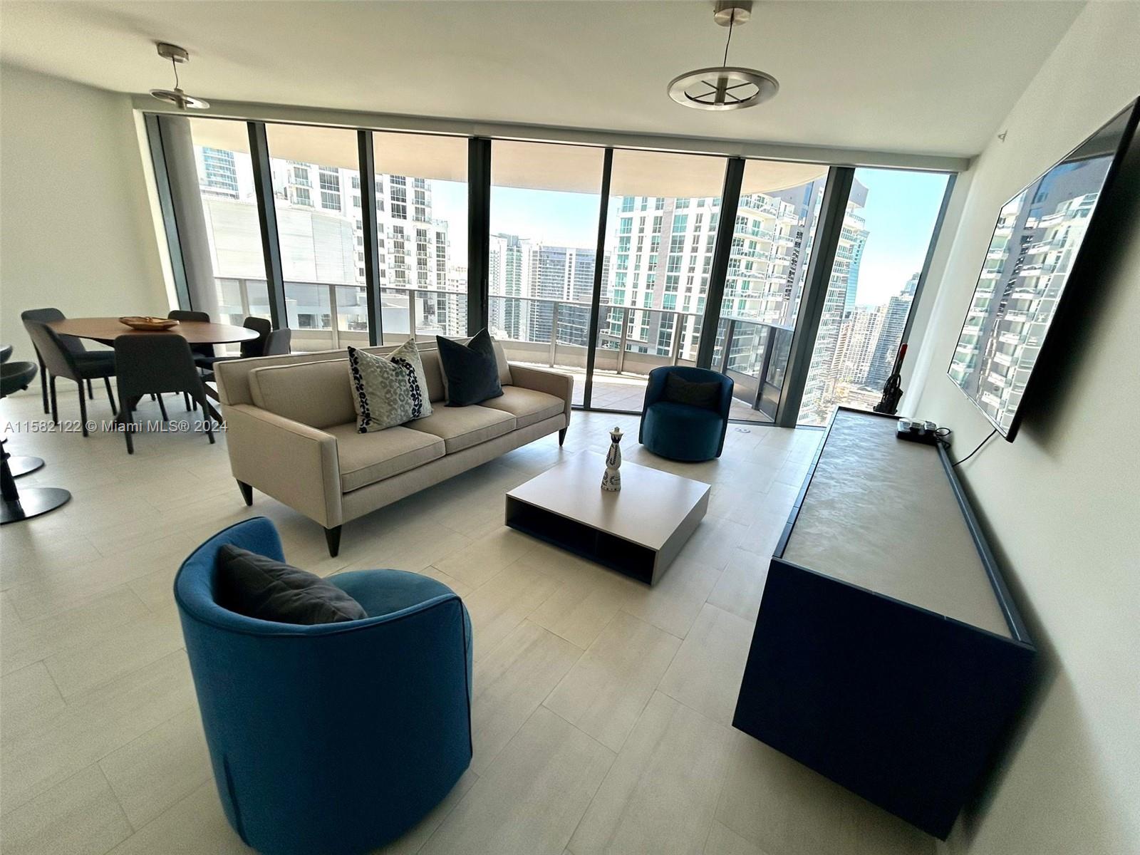 Fantastic unit corner unit in the most highly sought after building in Miami.