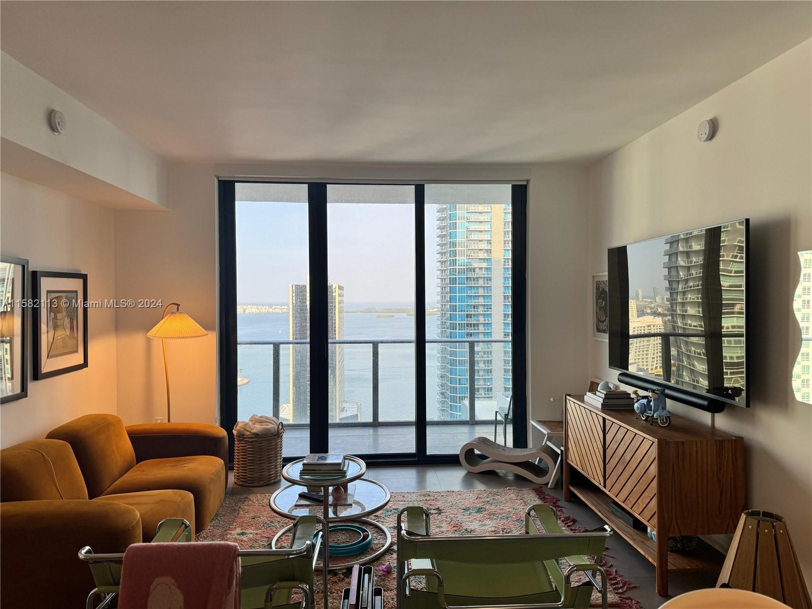 2 bed + DEN unit, centrally located in the most amazing condo in the Brickell area, LOTS of amenities for residents ONLY. Private elevator, breathtaking ocean + city views.
The property is rented until Oct 3.2024