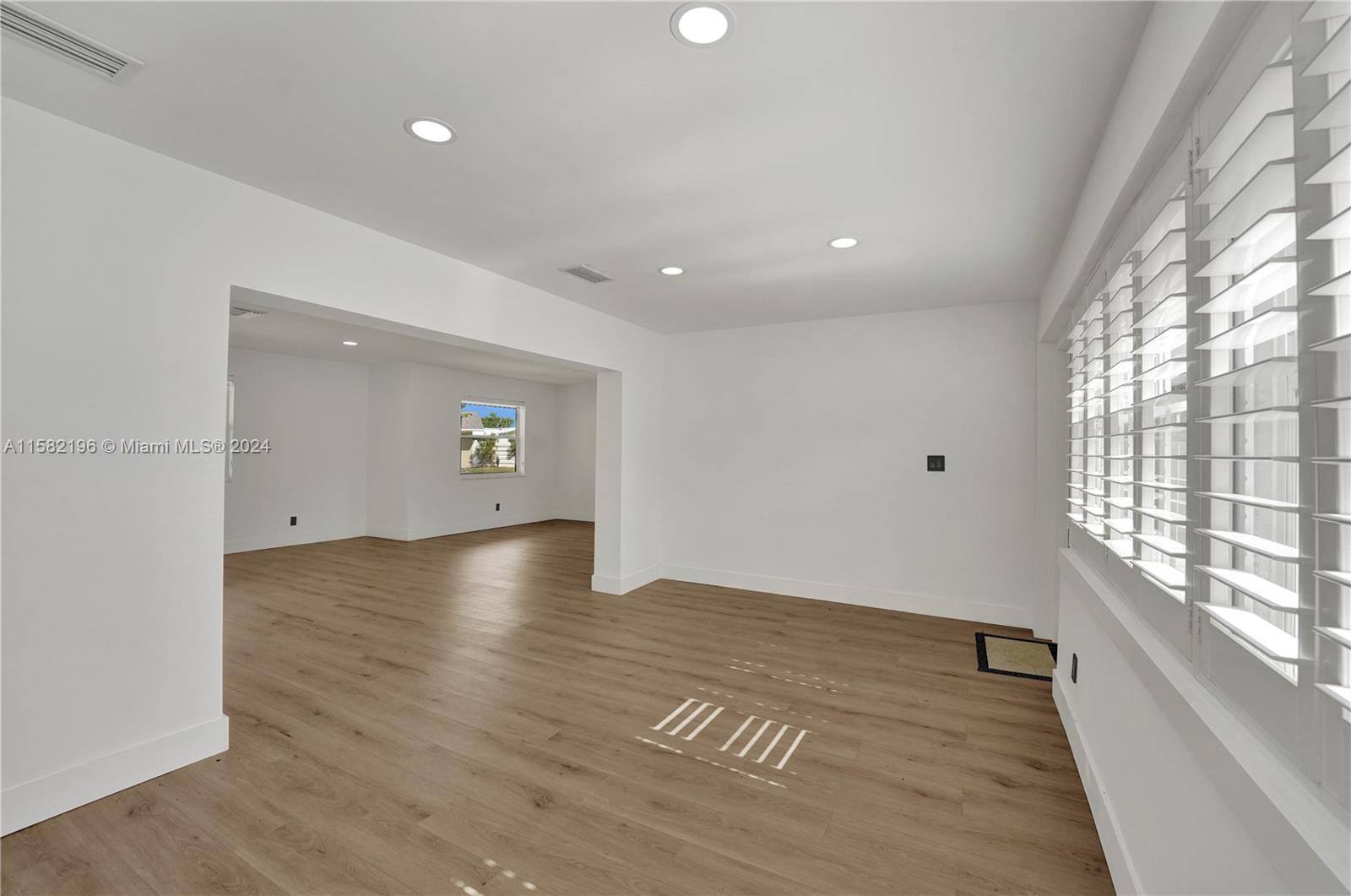 Listing Photo 11
