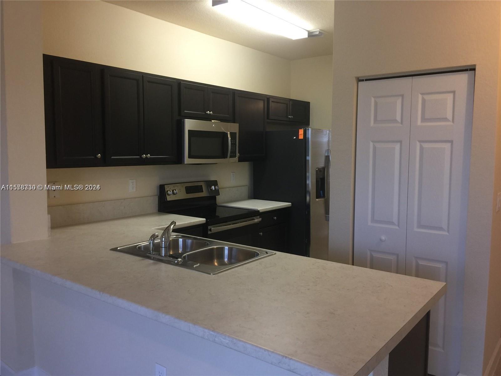 2819 SE 1st Dr #6, Homestead, Florida image 3