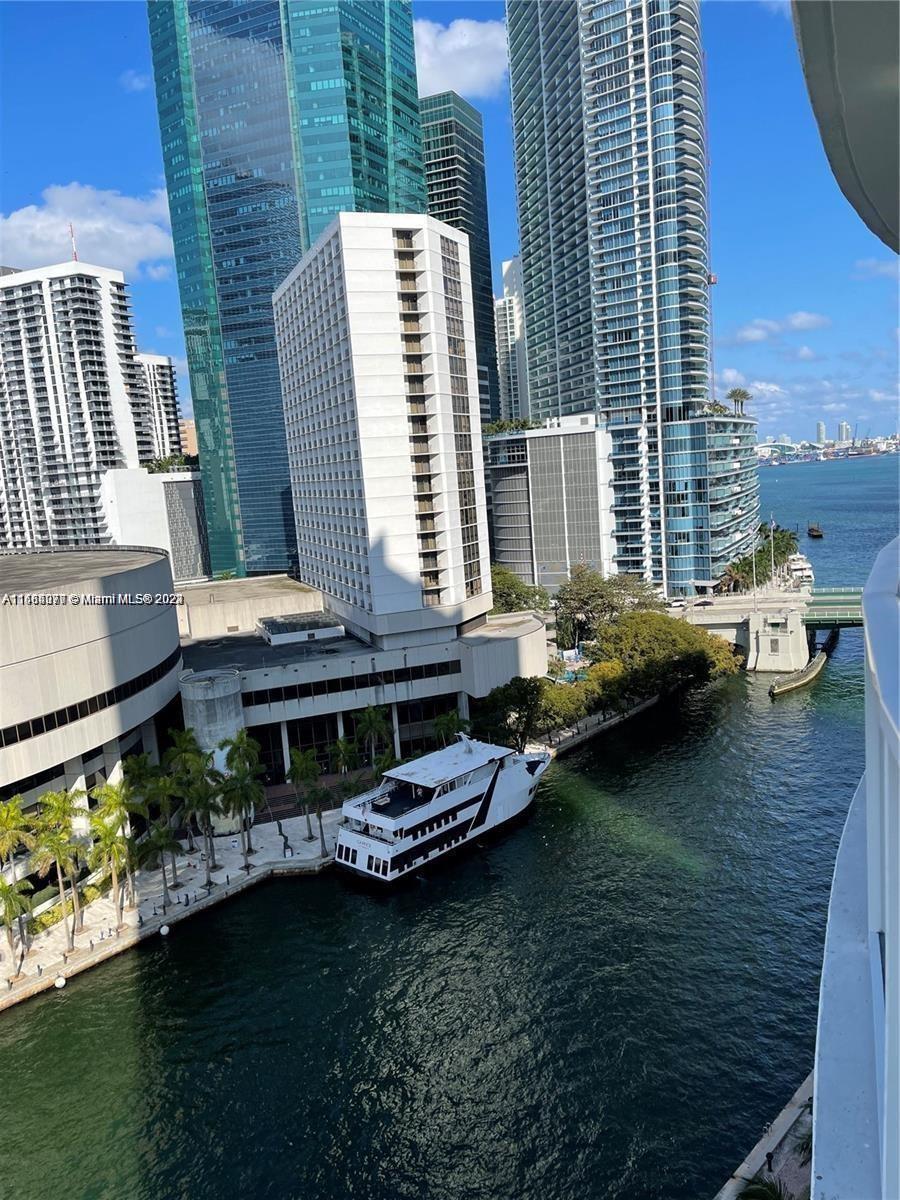 GORGEOUS 2/2 UNIT IN THE HEART OF BRICKELL. AMAZING UNIT WITH CERAMIC FLOORS, STAINLESS STEEL APPLIANCES, GRANITE COUNTERTOPS, MARBLE BATHROOM FLOORS AND COUNTERTOPS, EUROPEAN FIXTURES & HARDWARE, BAY & WATER VIEWS. SPECTACULAR 5 STAR BUILDING WITH 2 INF INITY POOLS, 5 LEVEL FITNESS CENTER OVERLOOKING RIVER, 24 HR CONCIERGE. CLOSE TO FINE DINING, SHOPPING,TRANSPORTATION, BEACH AND NIGHTLIFE.