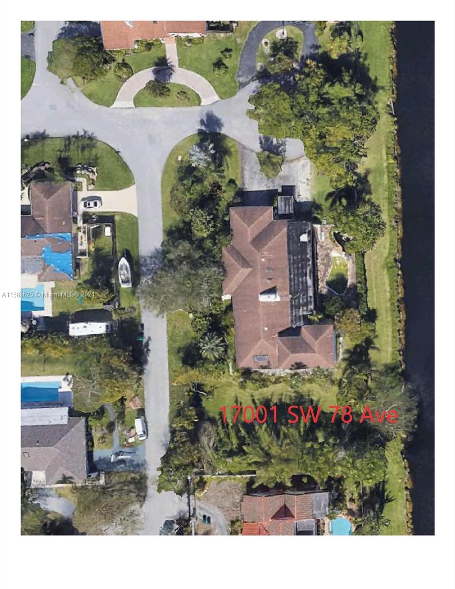 Large builder’s acre (39,407 sq. ft.) double lot on large navigable canal in East Palmetto
Bay. Existing home is over 6,600 sq. ft. and in challenged condition – perfect for major
renovation or demolition. Might be splitable into 2 separate building lots in luxury half-
acre development. Showings are by appointment only with not less than 24 hours’
advance notice. This listing was a property acquired in foreclosure and is being offered
strictly AS IS.