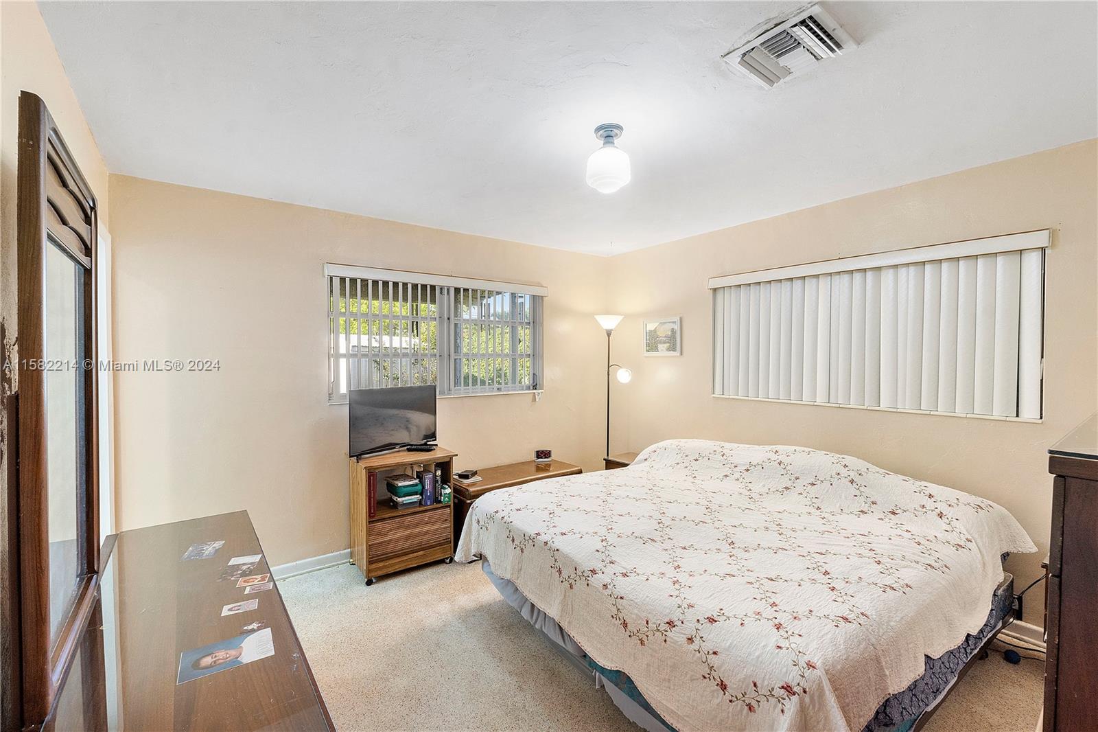 Listing Photo 12