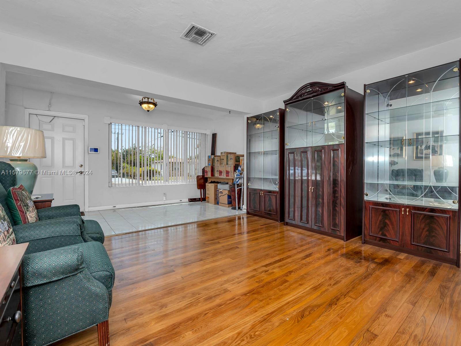 Listing Photo 10