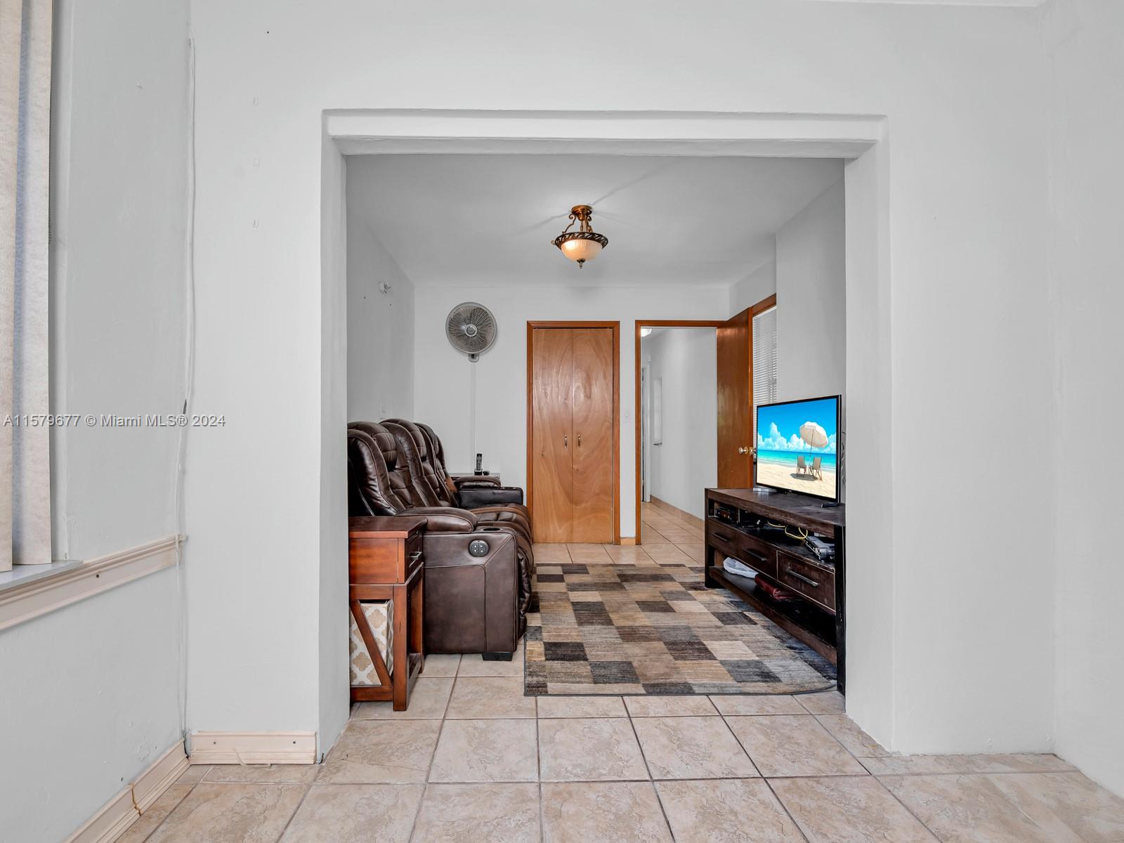 Listing Photo 11