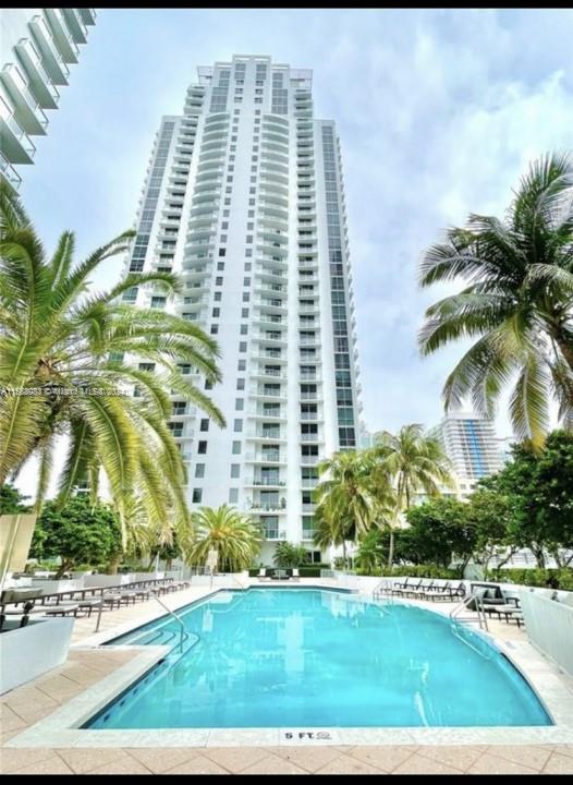 Beautiful, luminous unit in the heart of Brickell. This sizable twelfth-floor unit boasts high ceilings, wood floors, and plenty of closet and storage space. The unit is perfectly located with easy access to a designated parking spot and the building's fantastic amenities, including a large and bright pool deck, modern gym, business center, recreational area, virtual golf room, and more. You can enjoy the beautiful views of Brickell Avenue from the large balcony, or walk to the many nearby restaurants, bars, and shops. 1060 Brickell offers 24-hour concierge, security, and valet, a beautiful lobby, and seperate exits in different directions to facilitate entry and exit, even during Miami’s busiest moments.