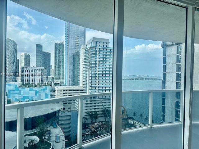 Beautiful 3 bed 2 bath with amazing views of the bay and Large balcony. Very well located.
In the heart of Edgewater, few minutes from Wynwood, Design District, Downtown, Walking distance from
restaurants, supermarket, malls and more. 
The apartment was remodeled and has new flooring, new washer and dryer inside the unit, curtains on all windows and Titan water heater.
Don't miss the chance to live in this place. Must see it.